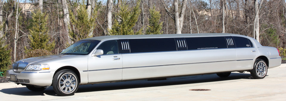 Platinum Limo's Lincoln Town Car Limousine